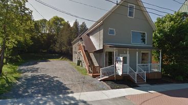 8 Centennial Rd